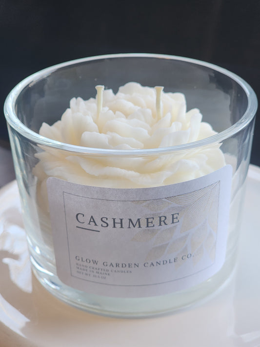 Cashmere 10.5 oz candle with flower